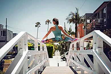 复古动作游戏《焰龙圣拳小美》中文版前导影片公布